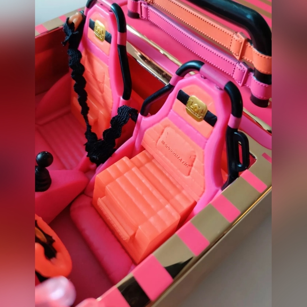 LOL Surprise Car-Pool Coupe Lights Work Batteries Not Included - Picture 10 of 10